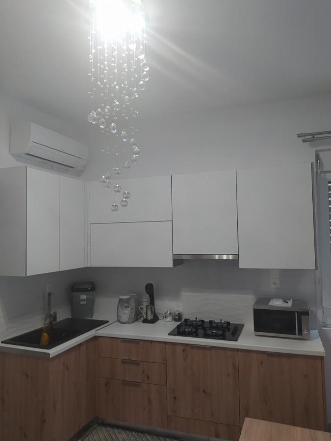 Εirene Room Chalkís Exterior foto